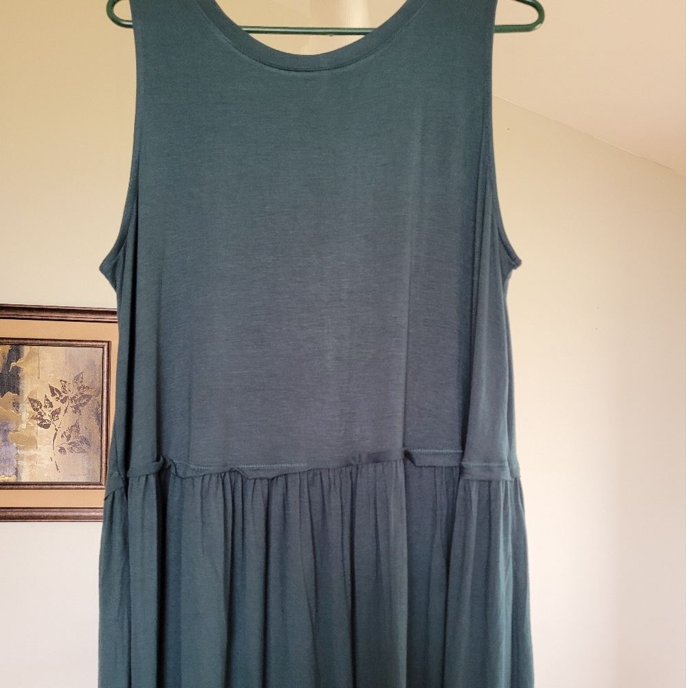 Green flowy tank
